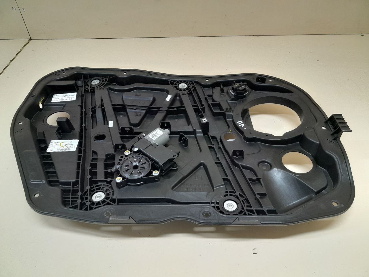 Стеклоподъемник электр. передний левый Kia Xceed 2019-2023