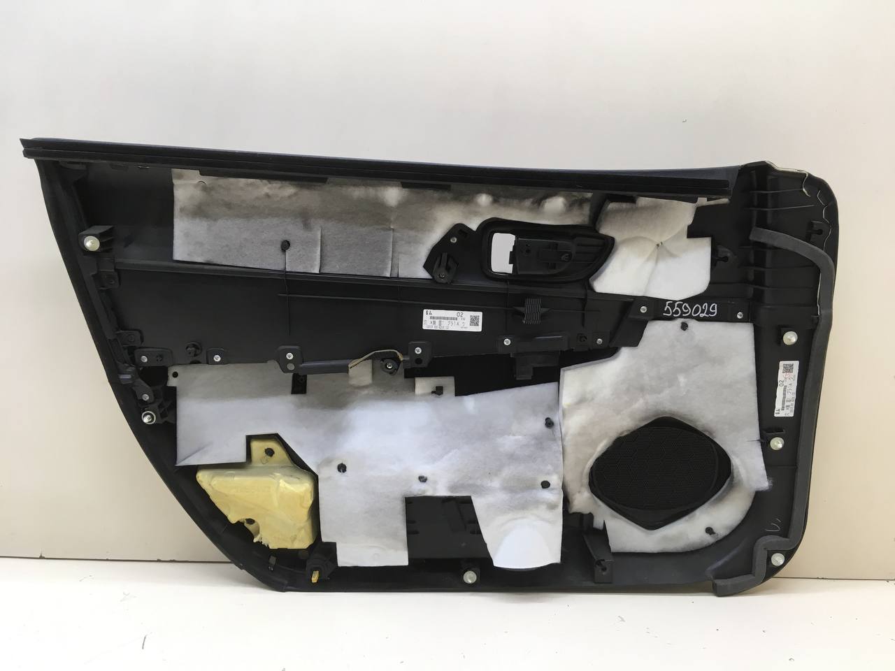 Обшивка двери передней правой Mazda Mazda 6 (GG) 2002-2007 Обшивка двери передней правой Mazda Mazda 6 (GG) 2002-2007