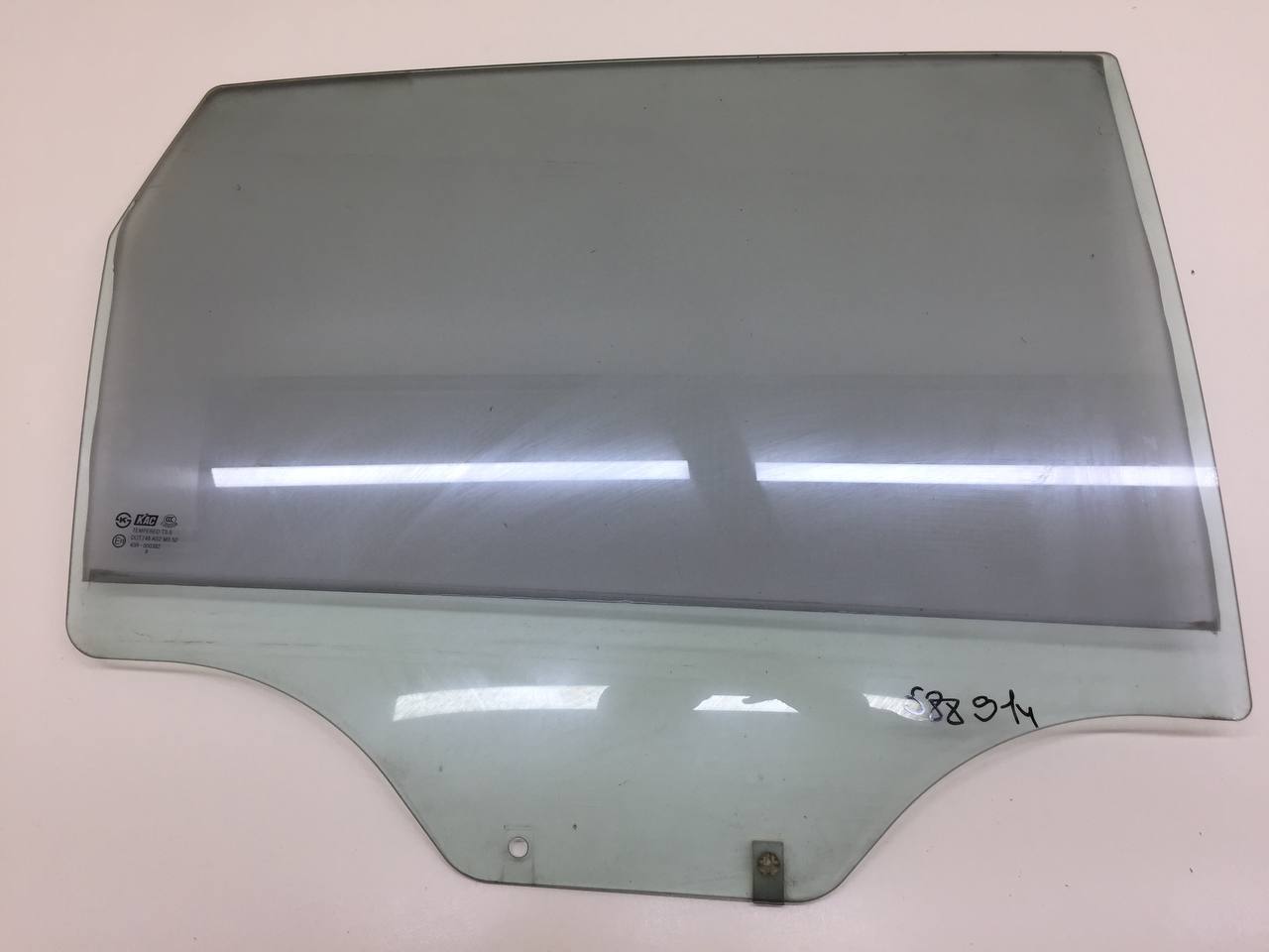 Стекло двери задней правой Chevrolet Captiva (C100) 2006-2011