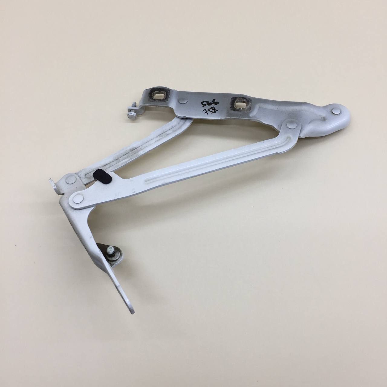 Петля крышки багажника Ford Mondeo 4 2007-2015