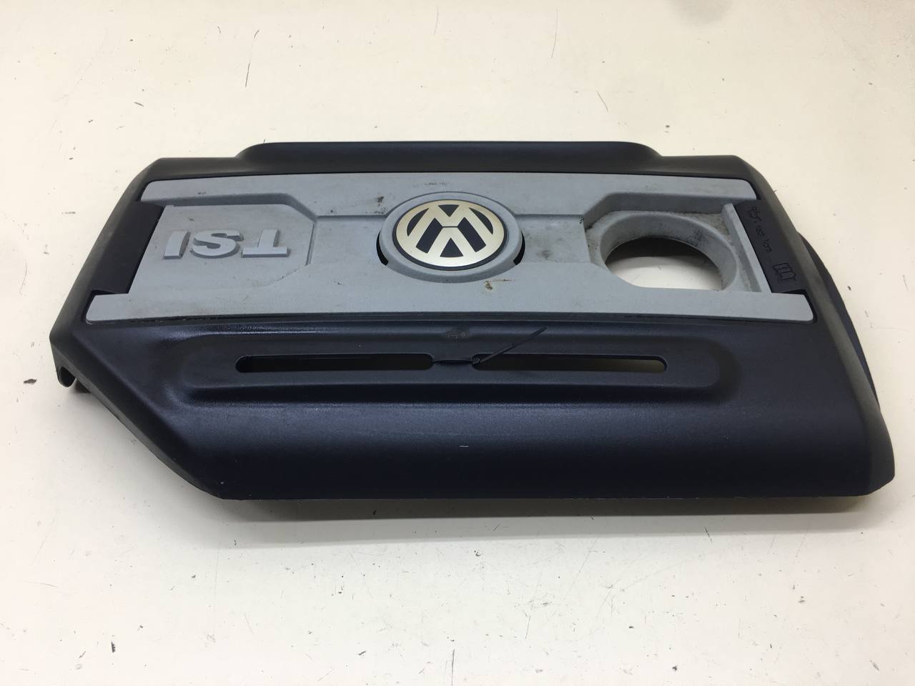 Крышка двигателя декоративная Volkswagen Passat CC 2008-2017 Крышка двигателя декоративная Volkswagen Passat CC 2008-2017
