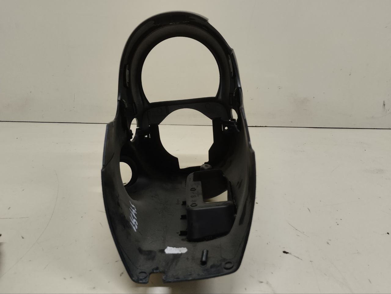 Кожух рулевой колонки Peugeot 107 2006-2014 Кожух рулевой колонки Peugeot 107 2006-2014