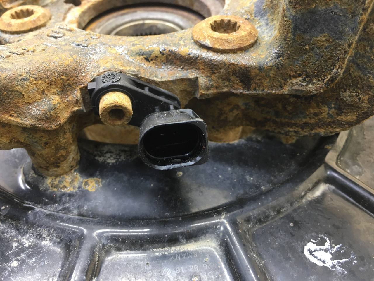 Кулак поворотный передний правый Volkswagen Tiguan (5N1) 2007-2011 Кулак поворотный передний правый Volkswagen Tiguan (5N1) 2007-2011