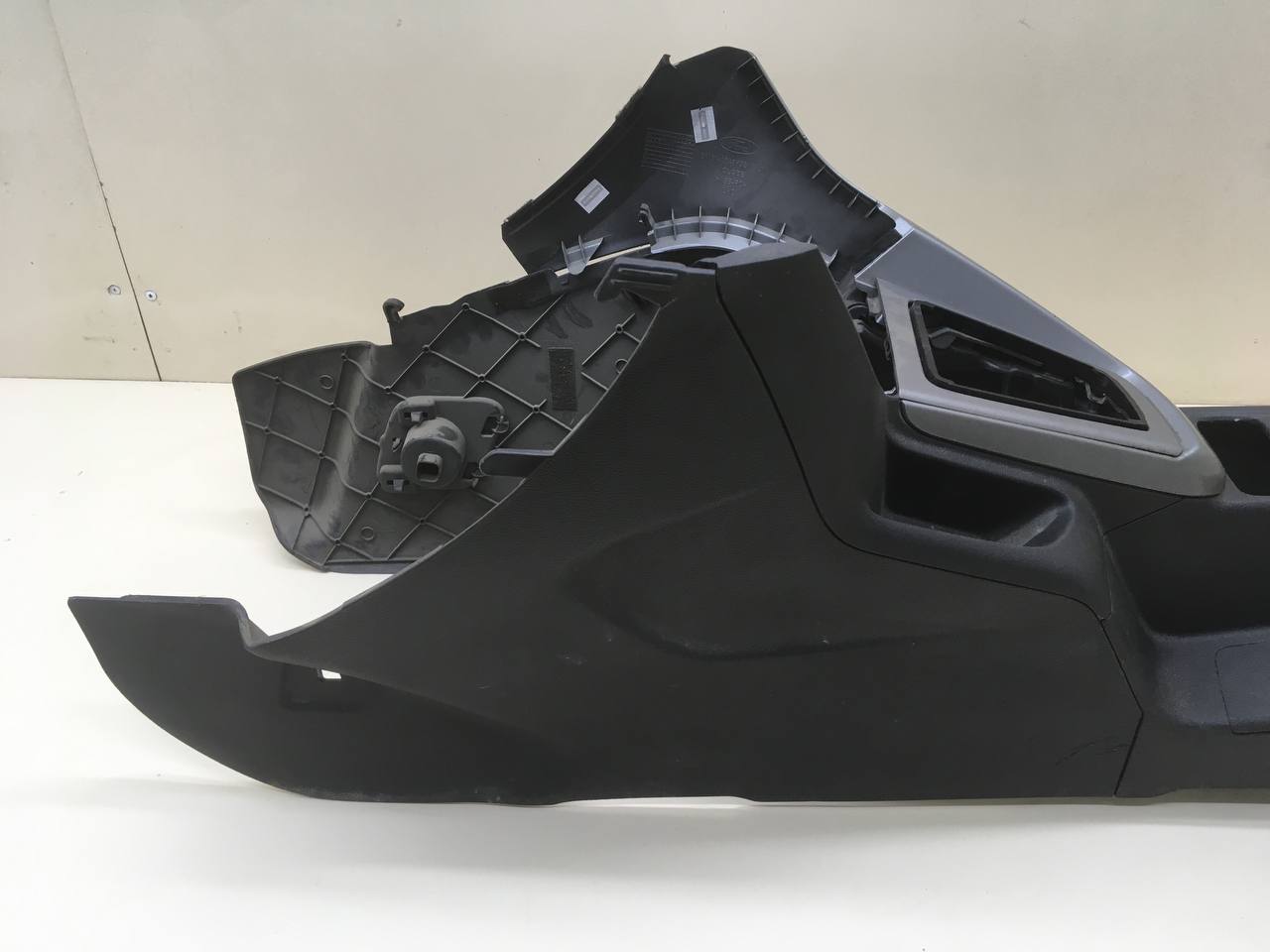 Консоль центральная Ford Focus 3 2011>