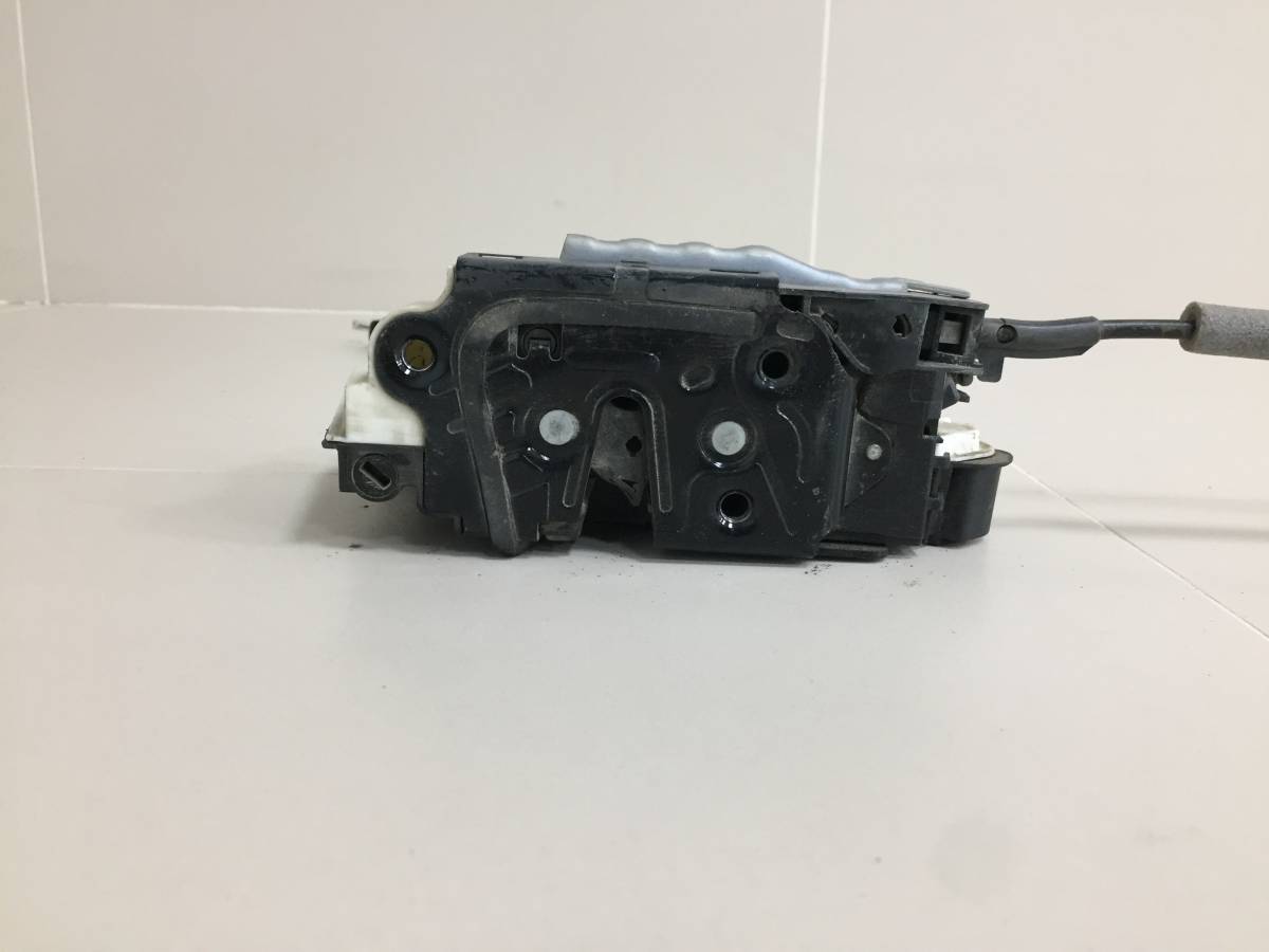 Замок двери передней правой Volkswagen Polo (MK5) 2011-2020