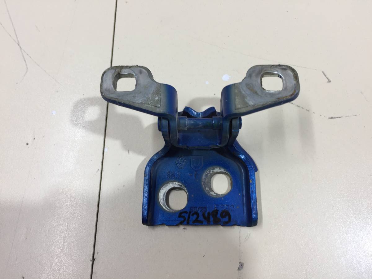 Петля двери задней левой верхняя Renault Sandero 2014>