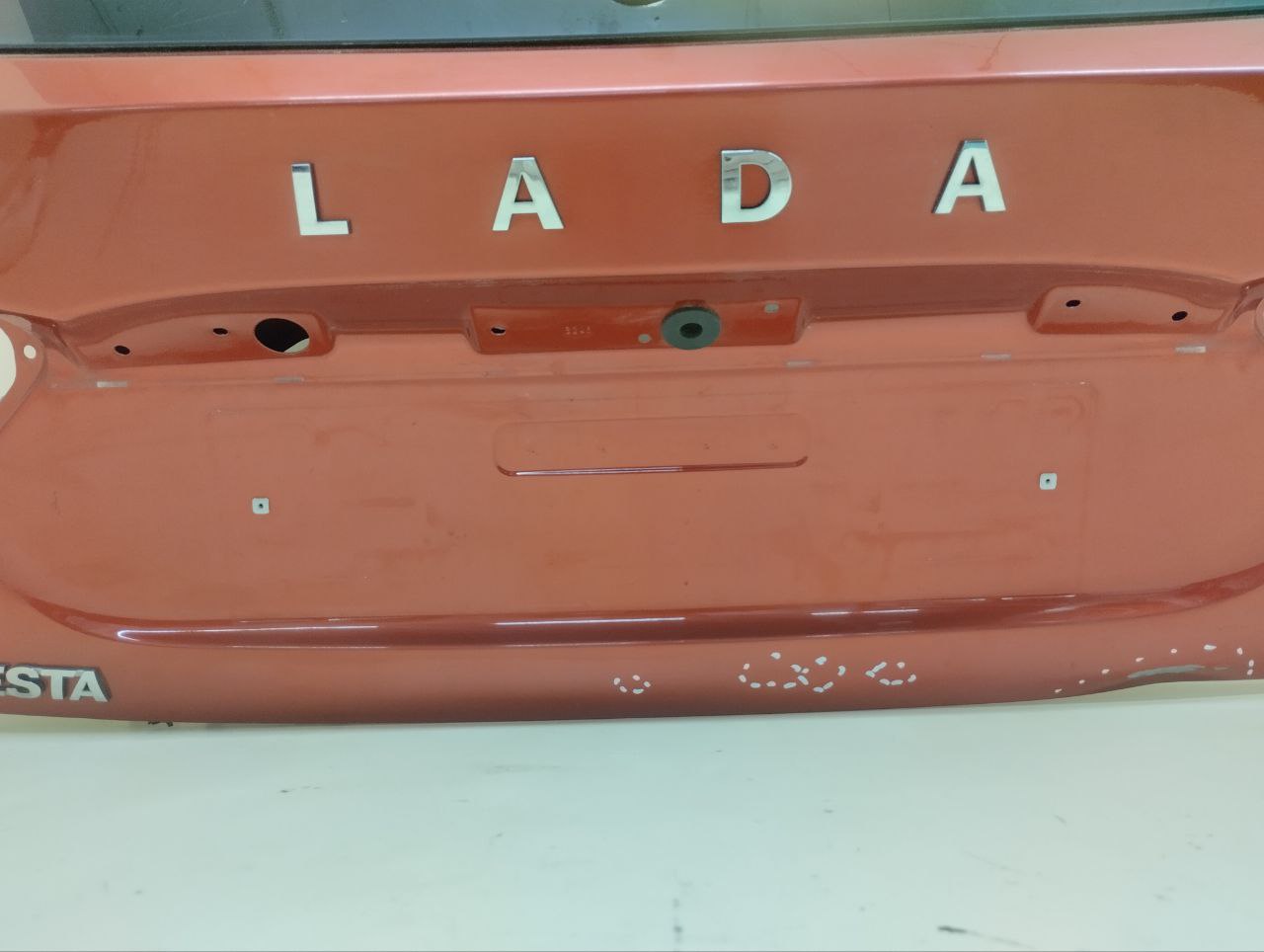 Дверь багажника со стеклом Lada Vesta 2015>