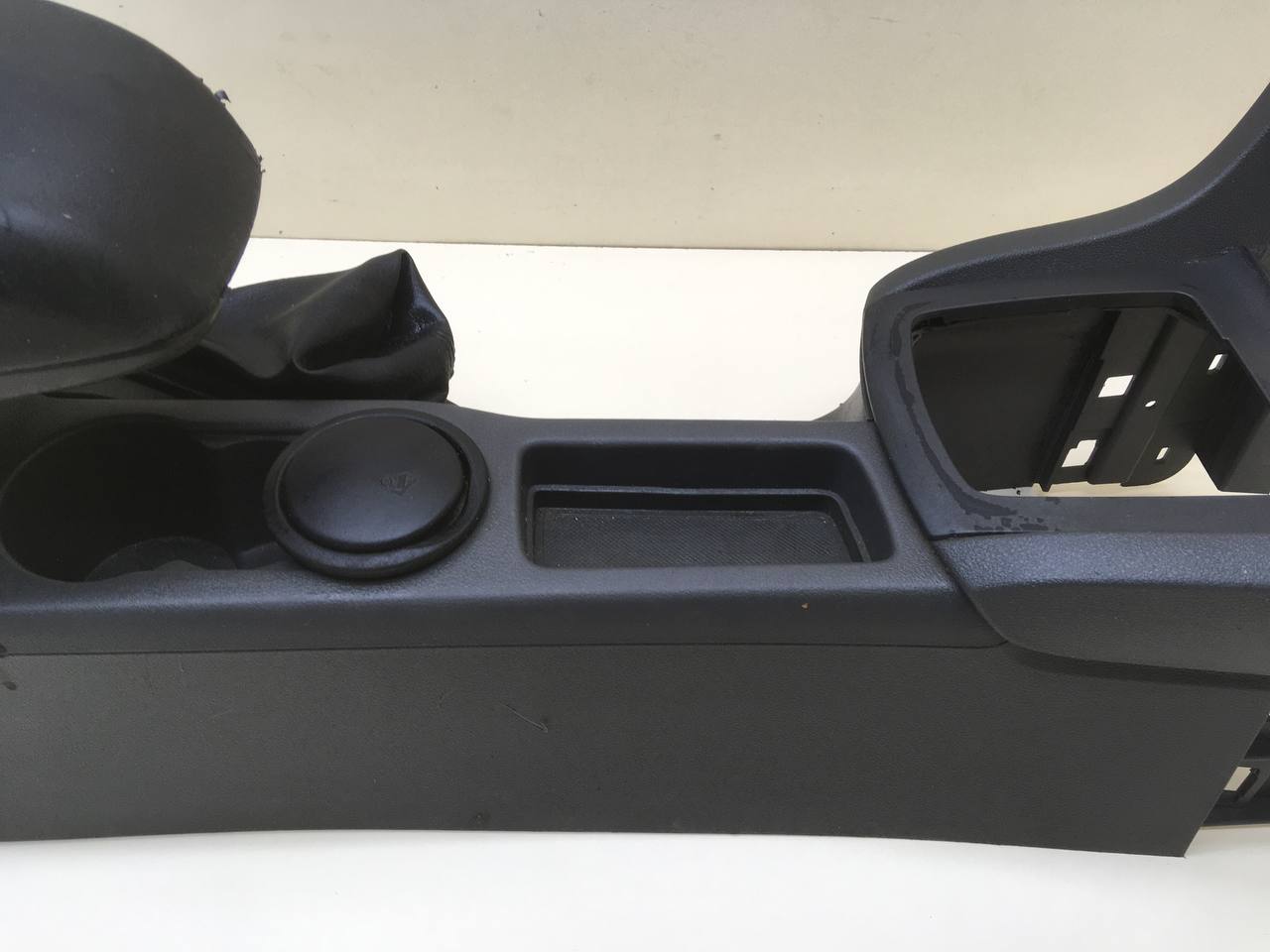 Консоль центральная Ford Focus 2 (DA) 2005-2008 Консоль центральная Ford Focus 2 (DA) 2005-2008