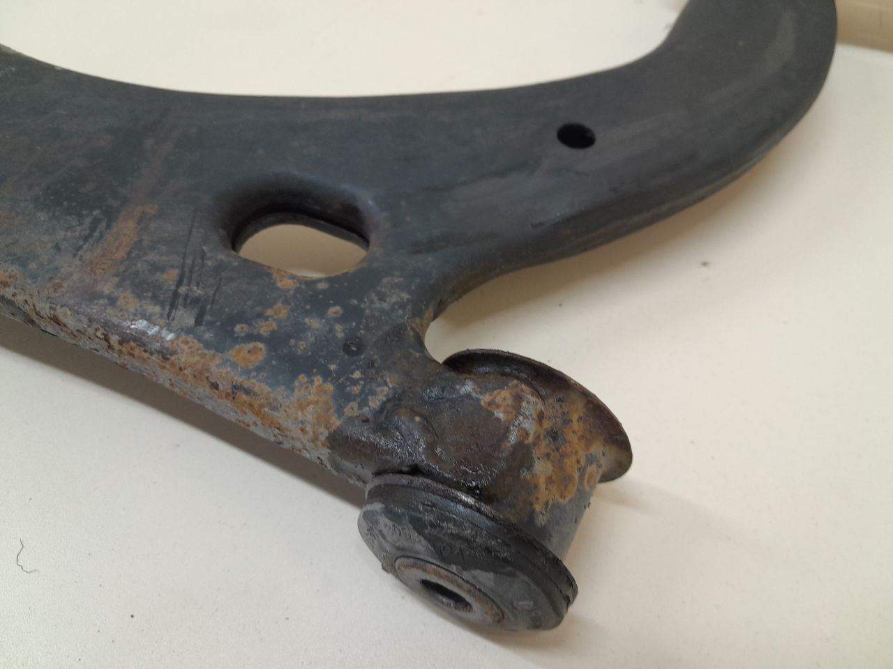 Рычаг передний левый Ford Fiesta (MK5) 2002-2008