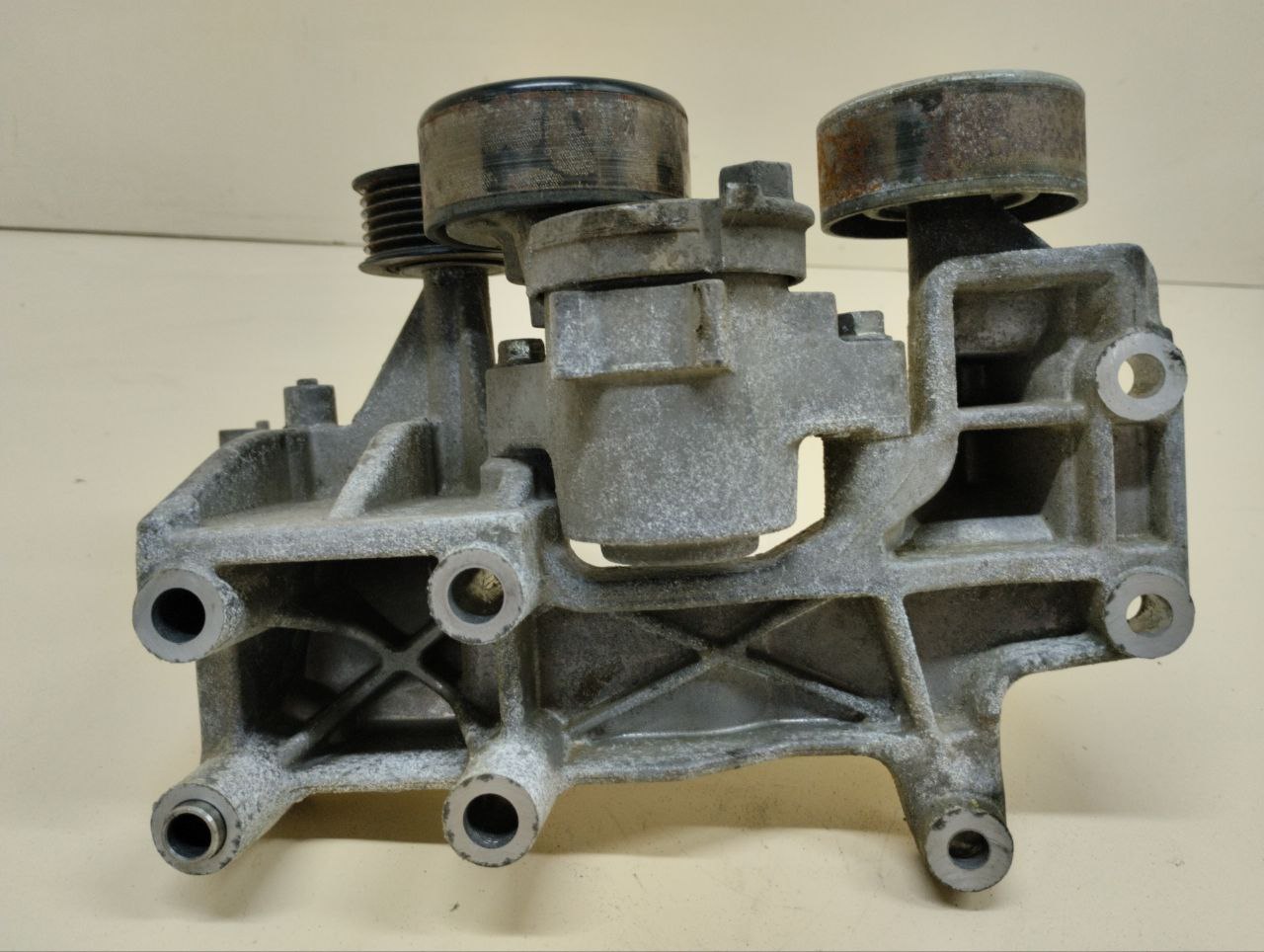 Кронштейн генератора Mitsubishi Outlander (GF) 2012> Кронштейн генератора Mitsubishi Outlander (GF) 2012>