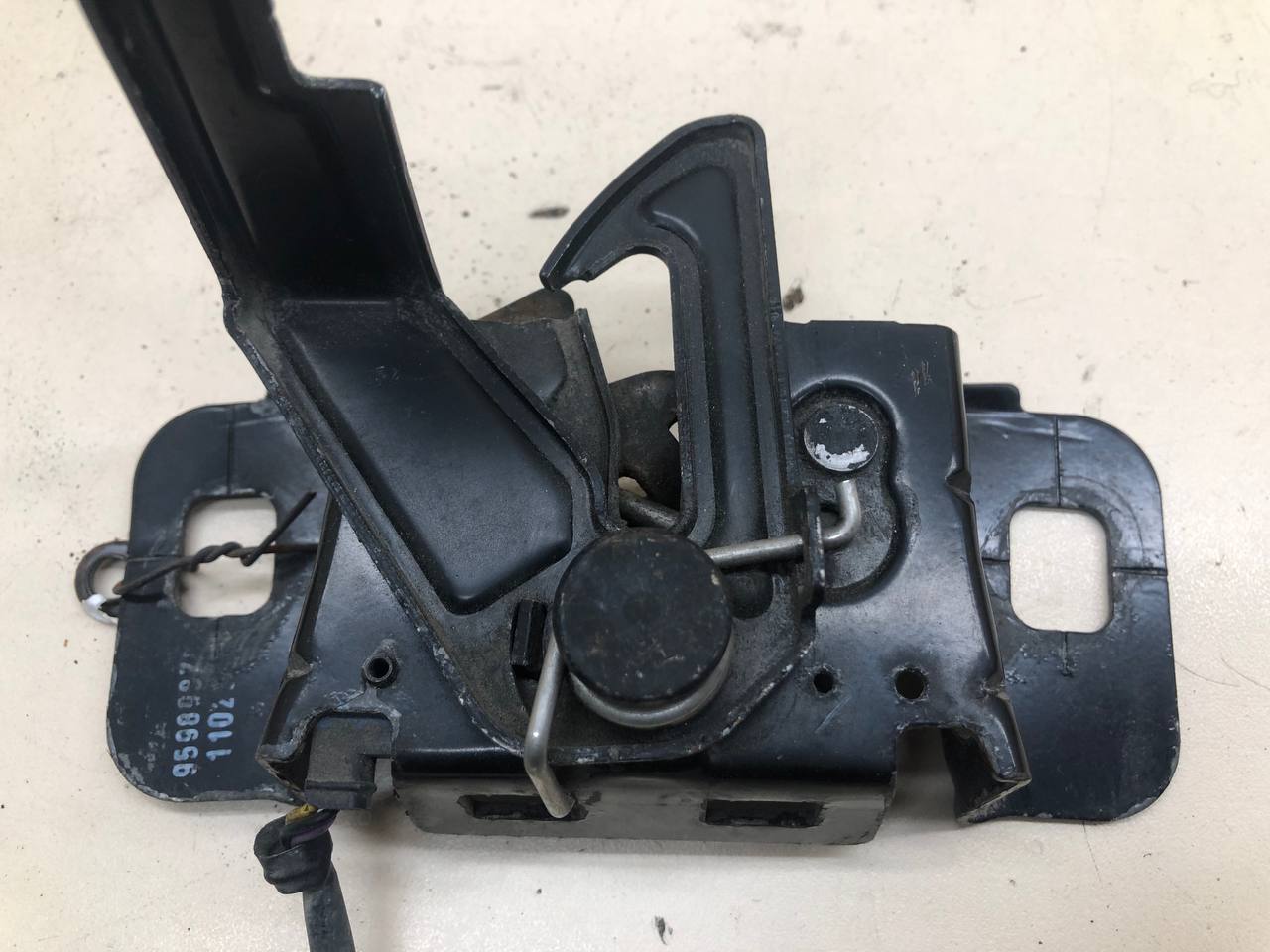 Замок капота Chevrolet Cruze (J300) 2009-2016