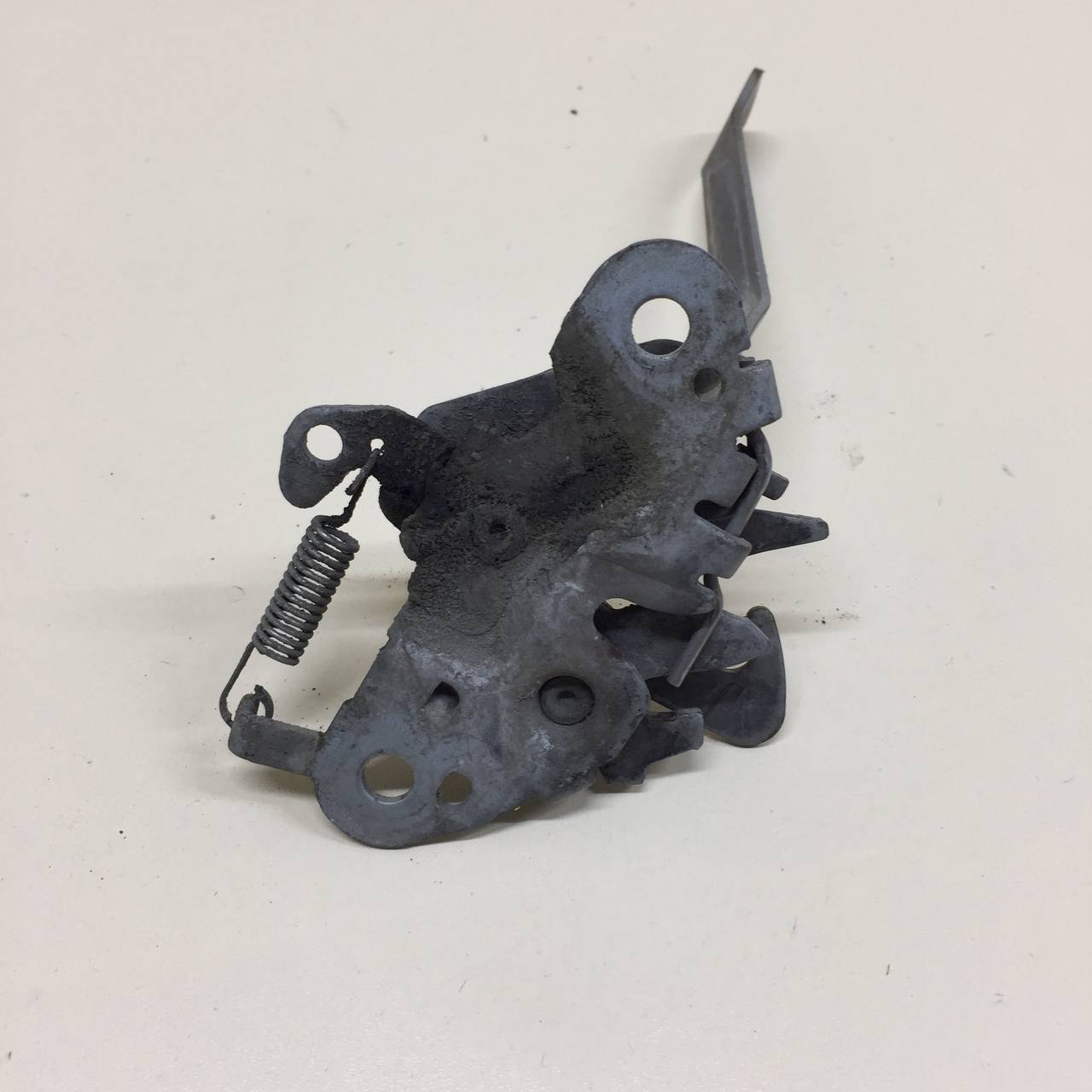 Замок капота Citroen С4 Grand Picasso 2006-2014 Замок капота Citroen С4 Grand Picasso 2006-2014