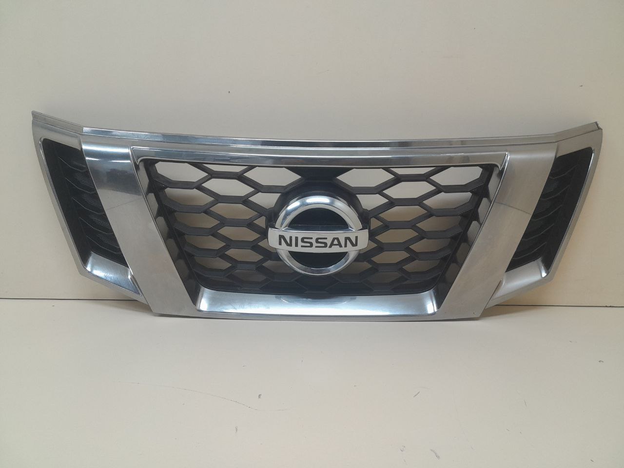 Решетка радиатора Nissan Terrano (D10) 2014>