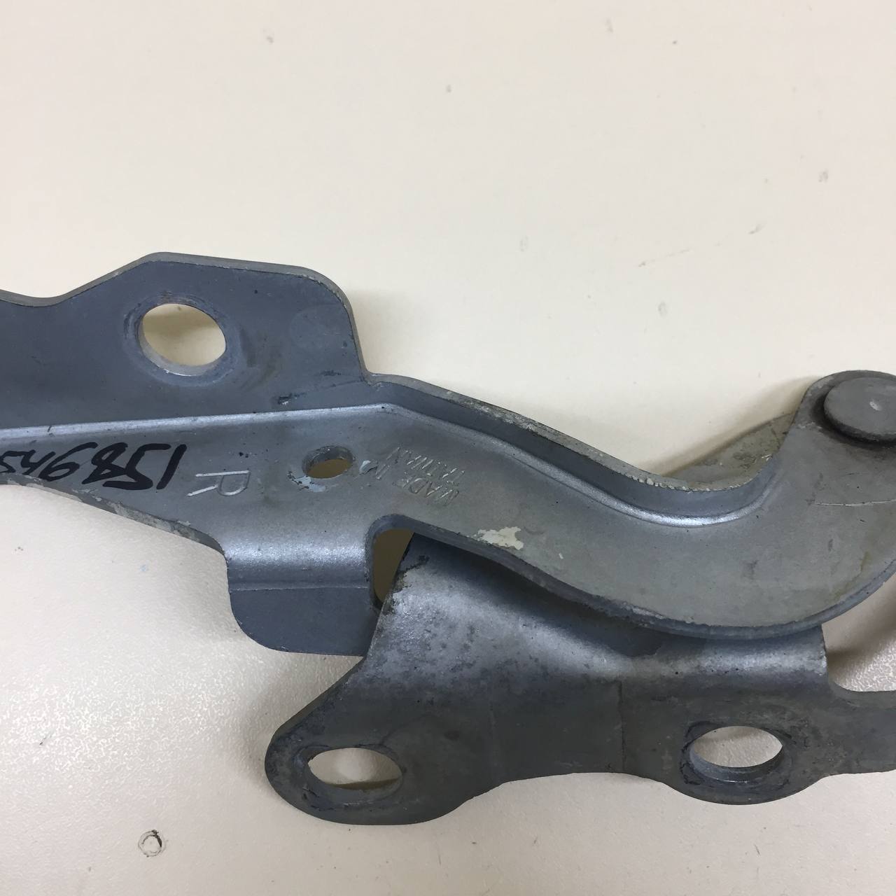 Петля капота правая Toyota Corolla E120 2001-2007