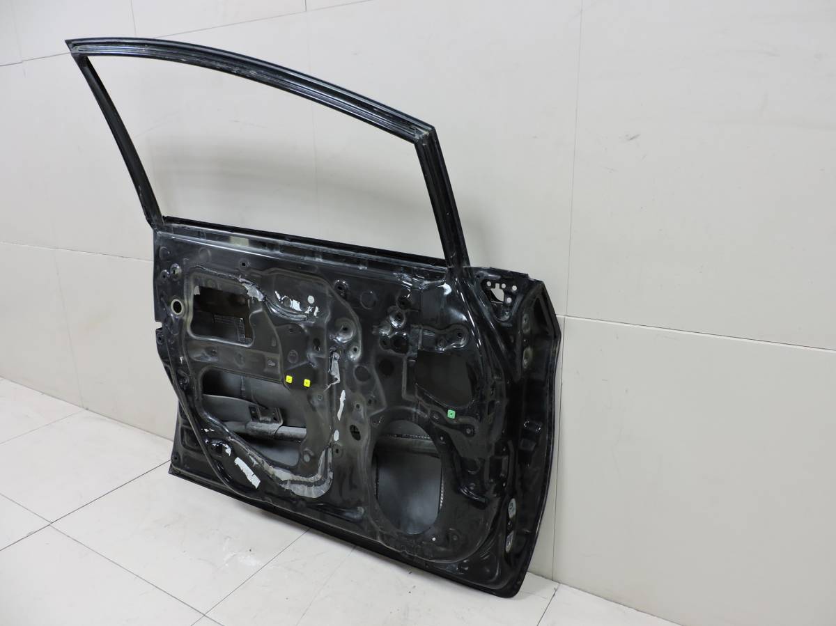 Дверь передняя левая Toyota Prius (W30) 2009-2016