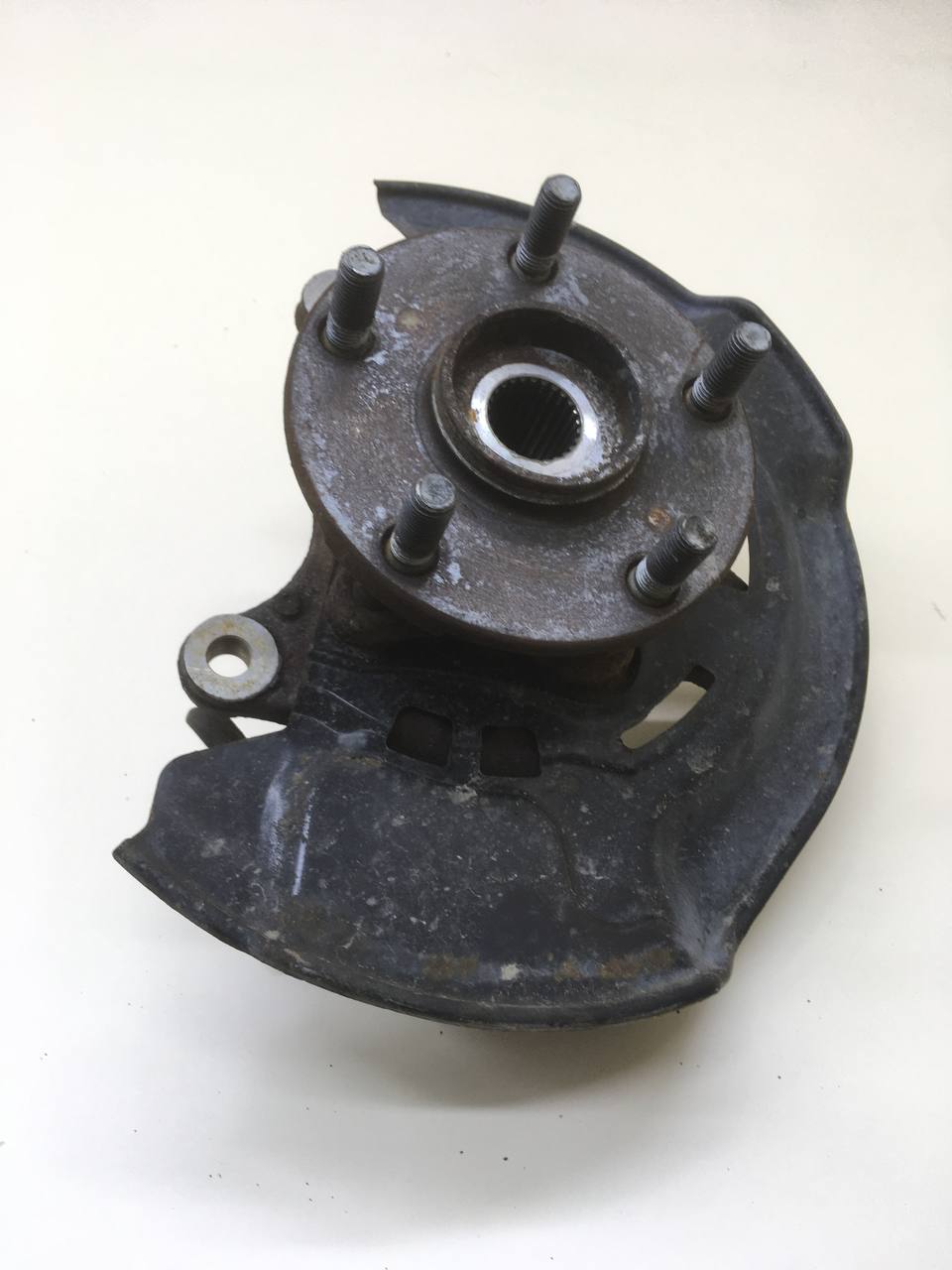 Кулак поворотный передний левый Toyota Rav 4 (A30) 2006-2013