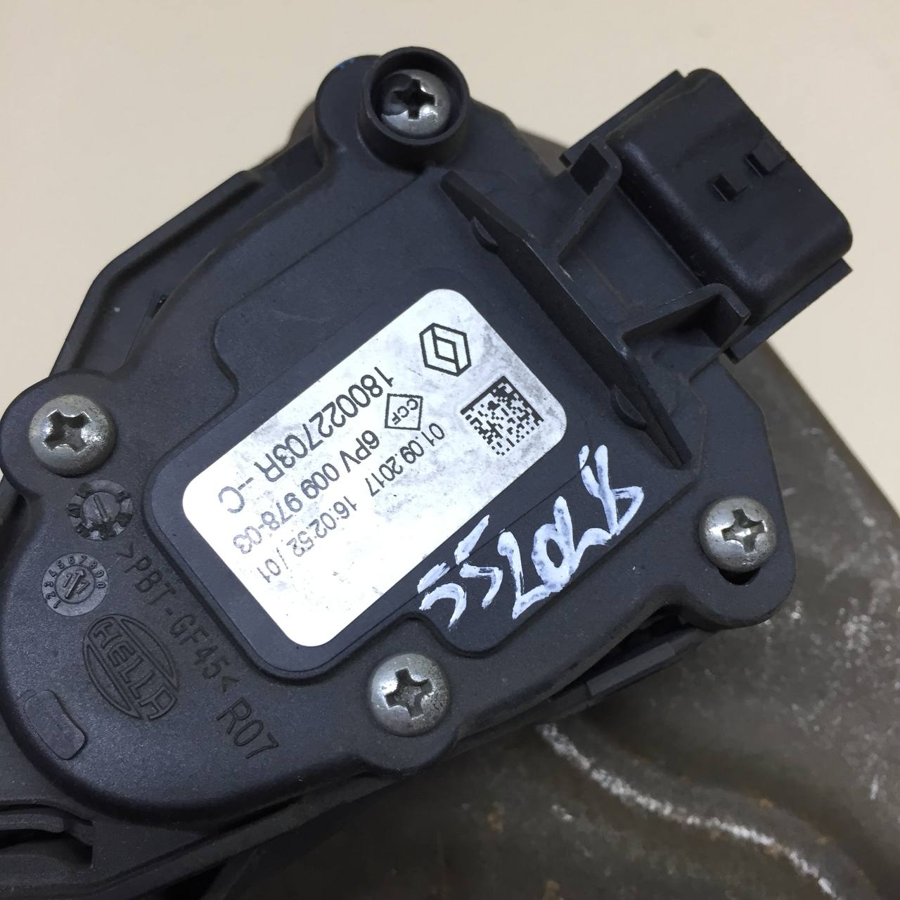 Педаль газа Renault Duster (HSA, HSM) 2012> Педаль газа Renault Duster (HSA, HSM) 2012>