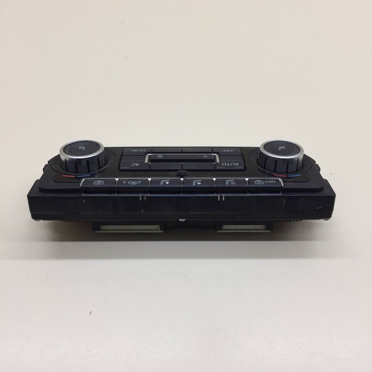 Блок управления климатической установкой Volkswagen Tiguan (5N1) 2007-2011