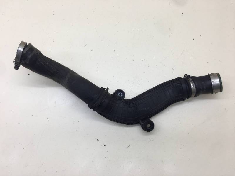 Патрубок интеркулера Volkswagen Passat B7 2011-2015 Патрубок интеркулера Volkswagen Passat B7 2011-2015