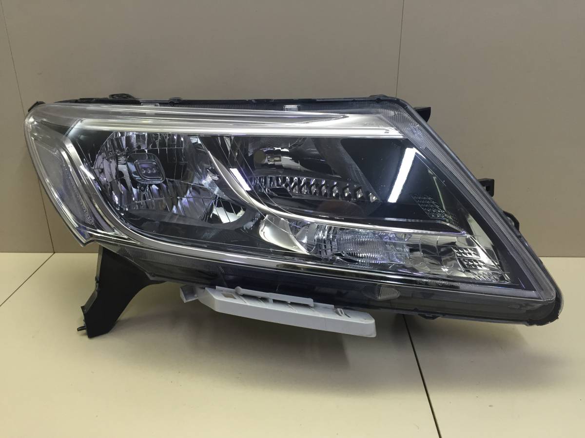 Фара правая Nissan Pathfinder (R52) 2014>