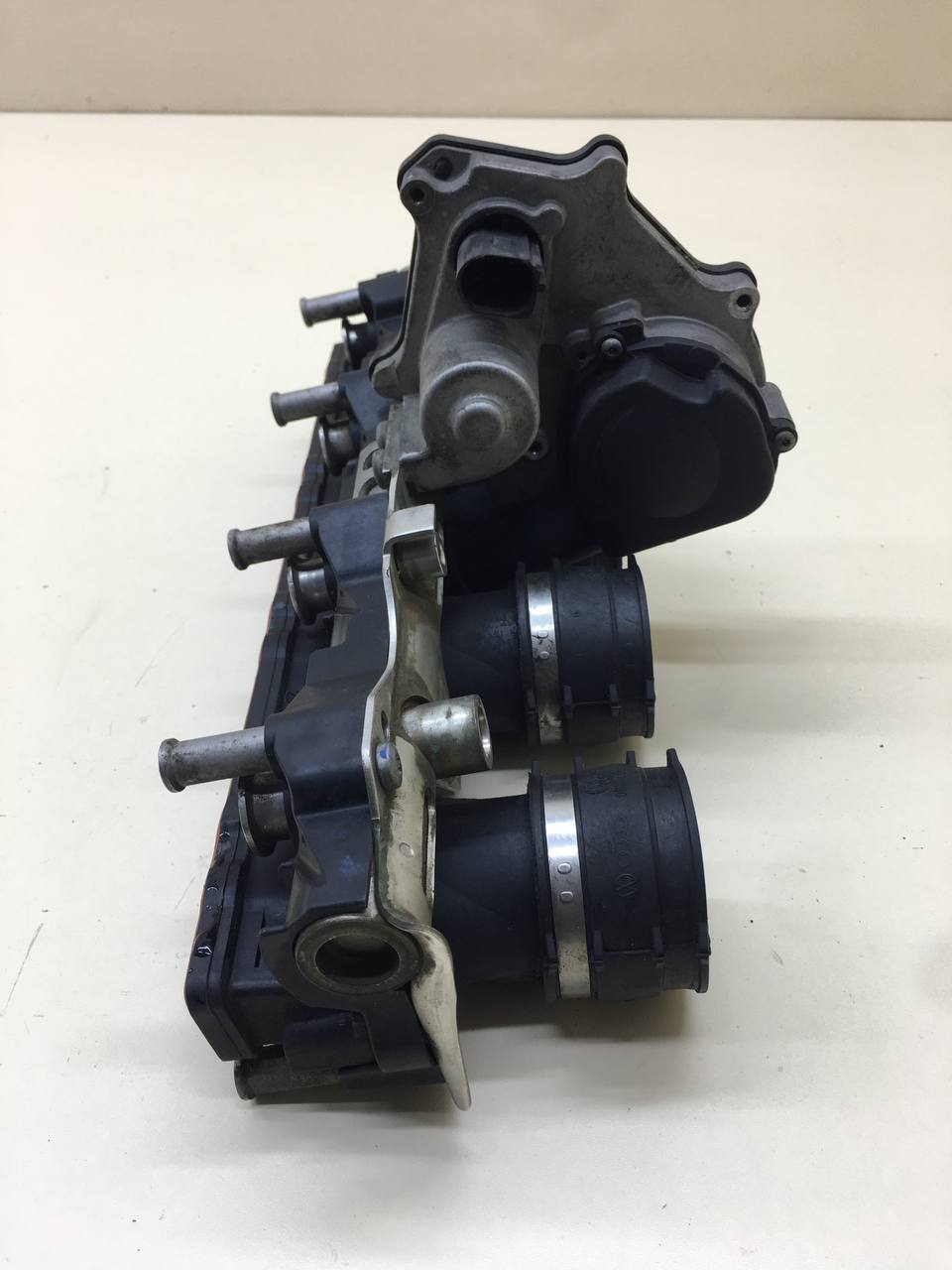 Коллектор впускной Audi A3 (8P) 2004-2013 Коллектор впускной Audi A3 (8P) 2004-2013