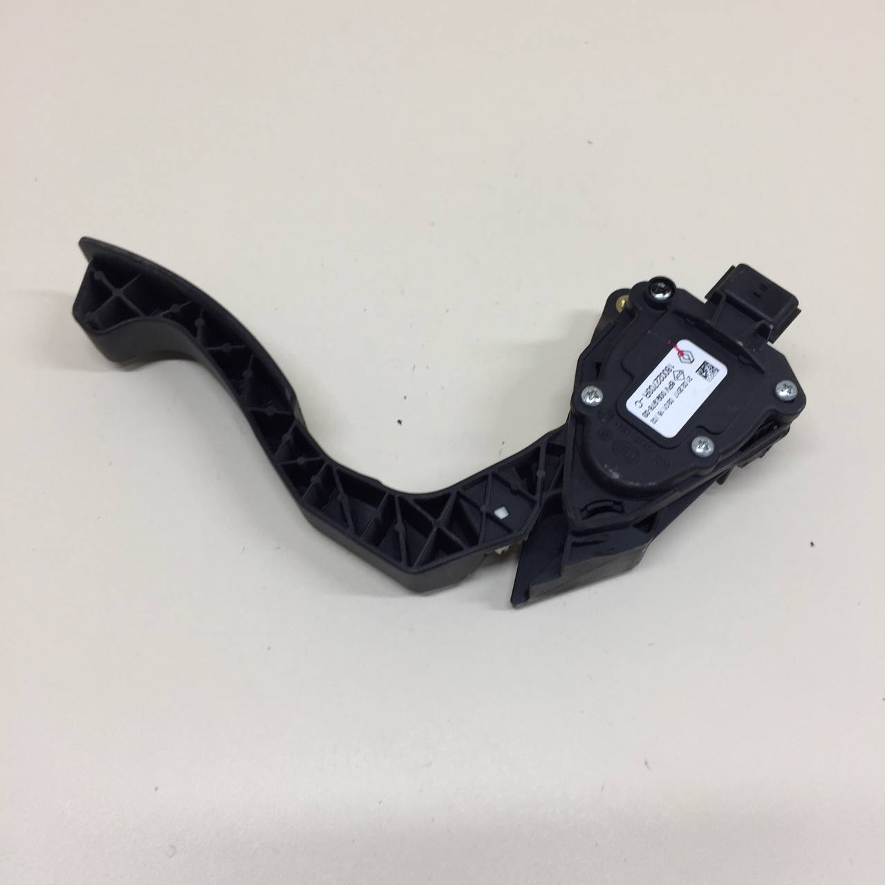 Педаль газа Renault Duster (HSA, HSM) 2012> Педаль газа Renault Duster (HSA, HSM) 2012>