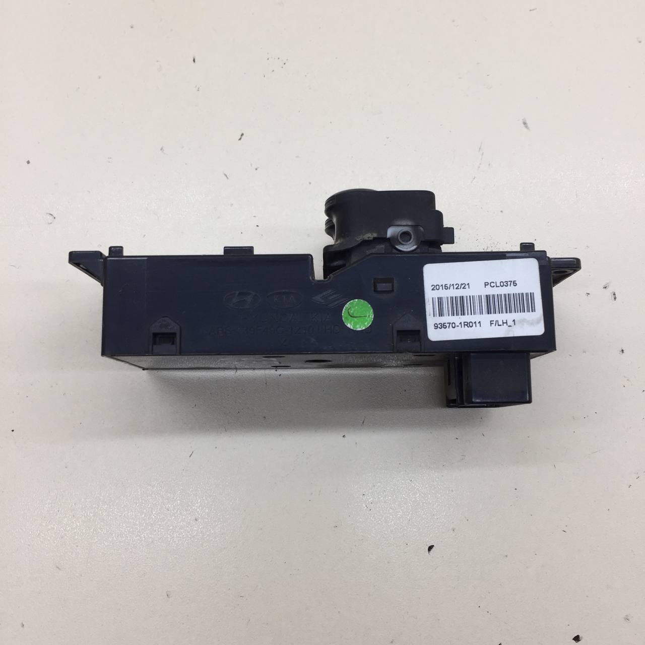 Блок управления стеклоподъемниками Hyundai Solaris (RB) 2010-2017