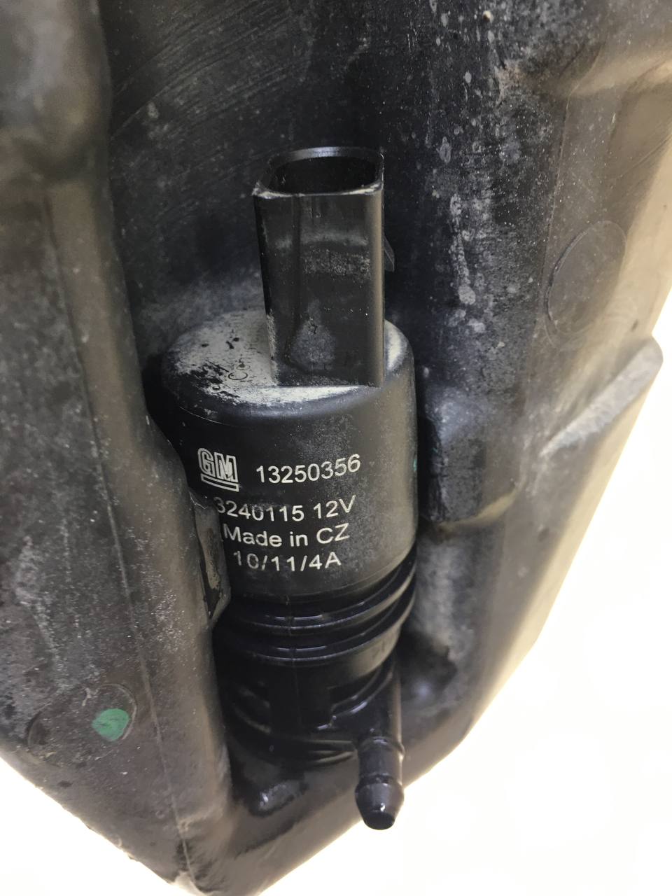 Бачок омывателя лобового стекла Chevrolet Cruze (J300) 2009-2016