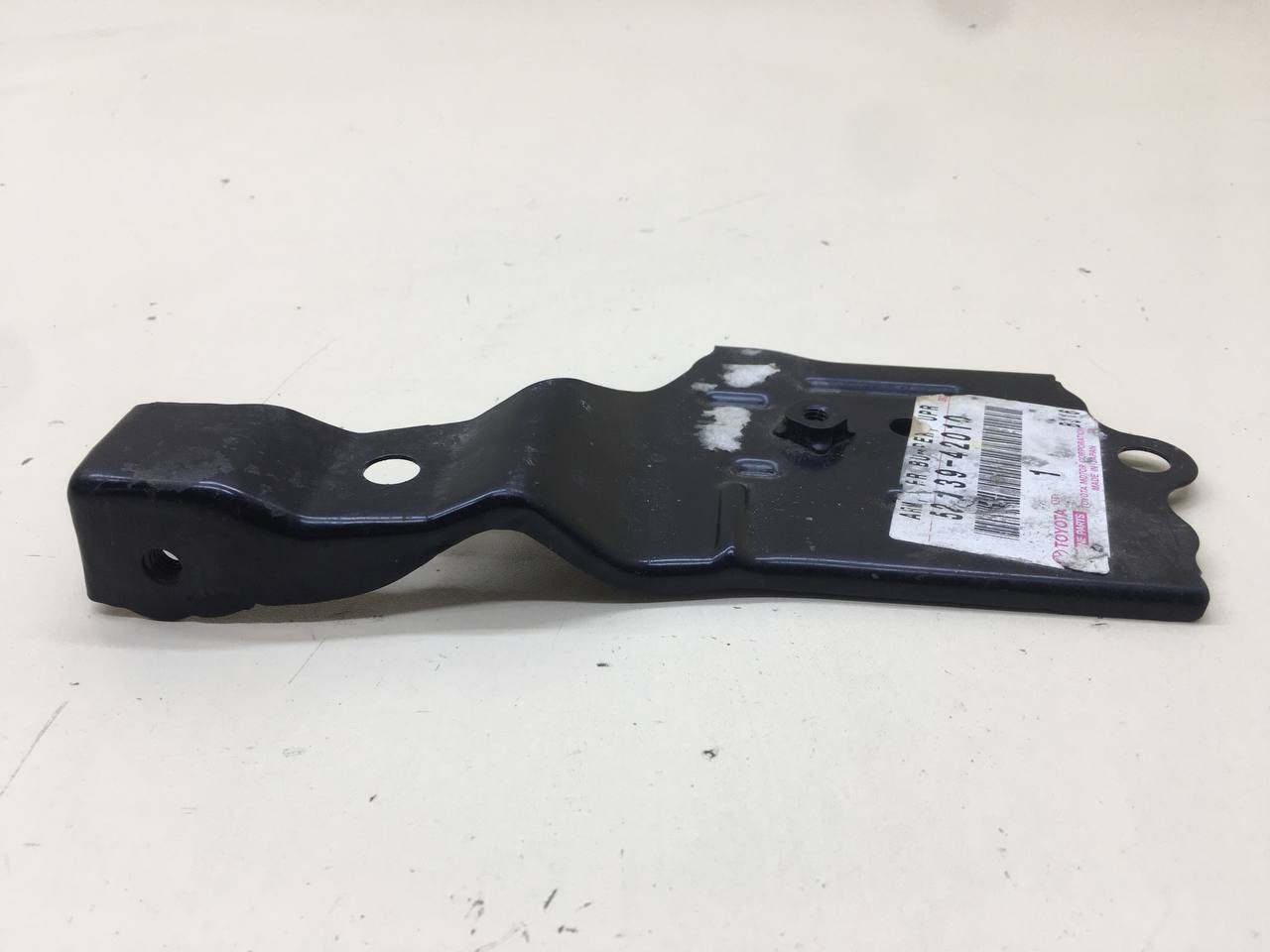 Кронштейн переднего бампера левый Toyota Rav 4 (A30) 2006-2013