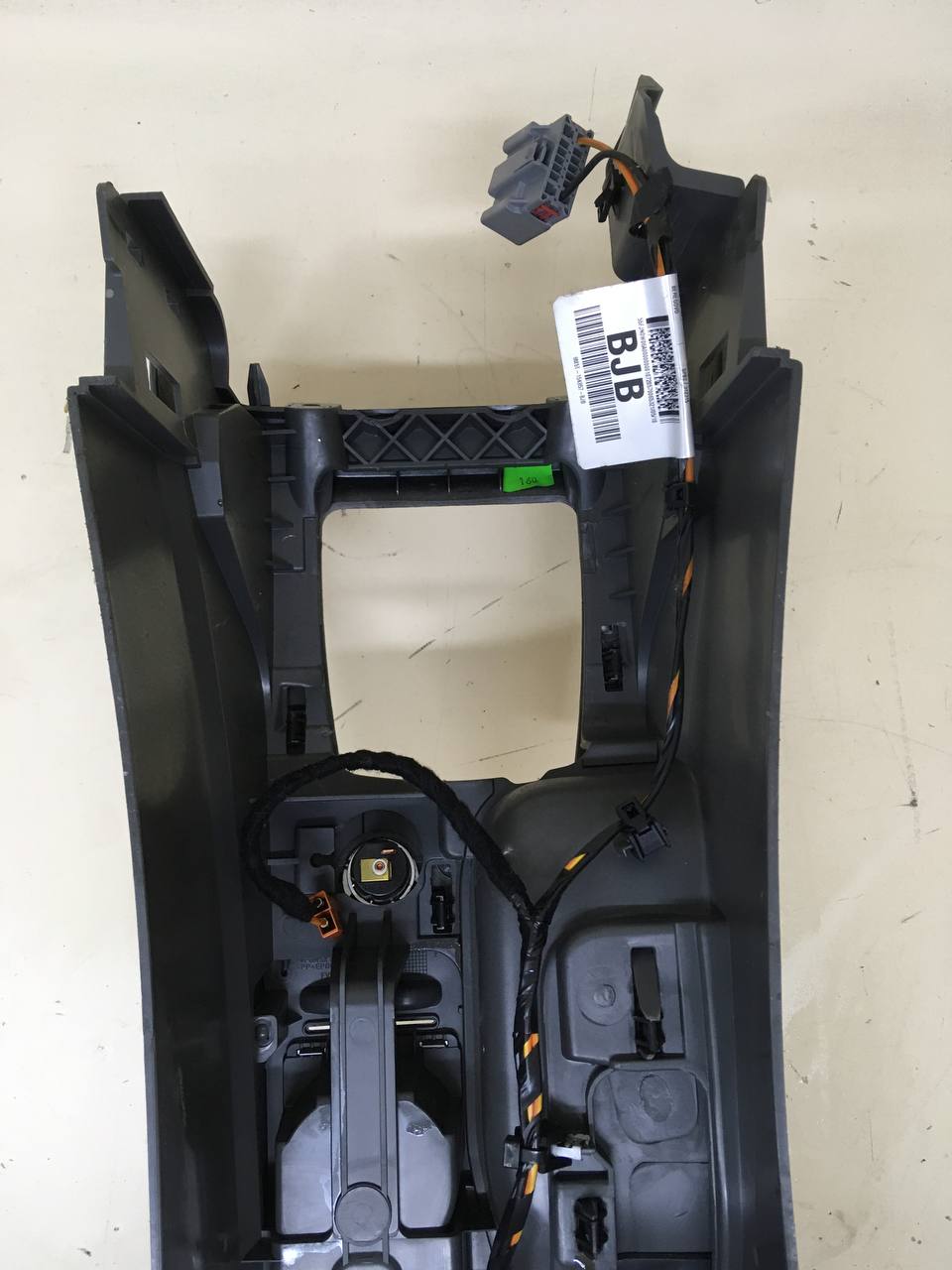 Консоль центральная Ford Focus 2 (DB) 2008-2011 Консоль центральная Ford Focus 2 (DB) 2008-2011