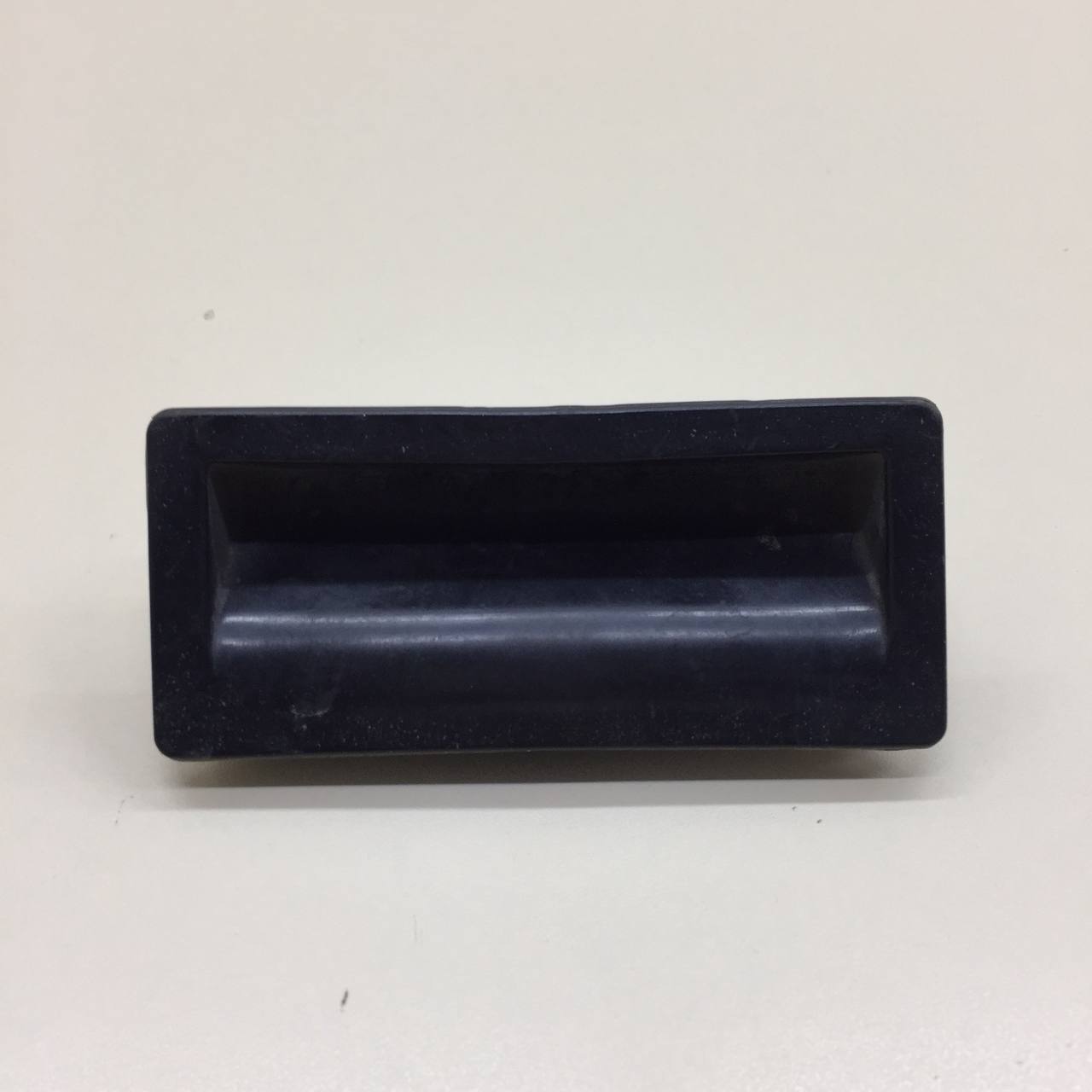 Кнопка открывания багажника Volkswagen Tiguan (5N1) 2007-2011 Кнопка открывания багажника Volkswagen Tiguan (5N1) 2007-2011