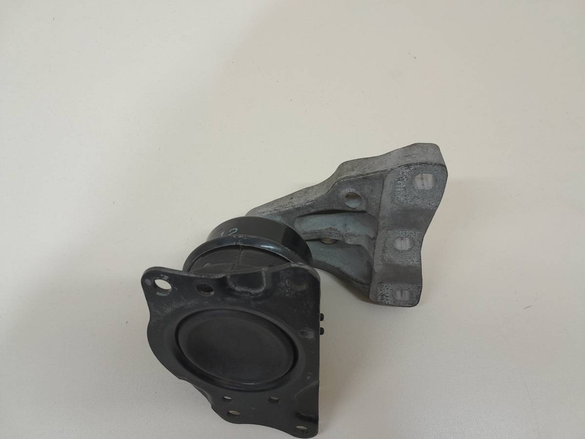 Опора двигателя правая Volkswagen Polo (Sed RUS) 2011> Опора двигателя правая Volkswagen Polo (Sed RUS) 2011>