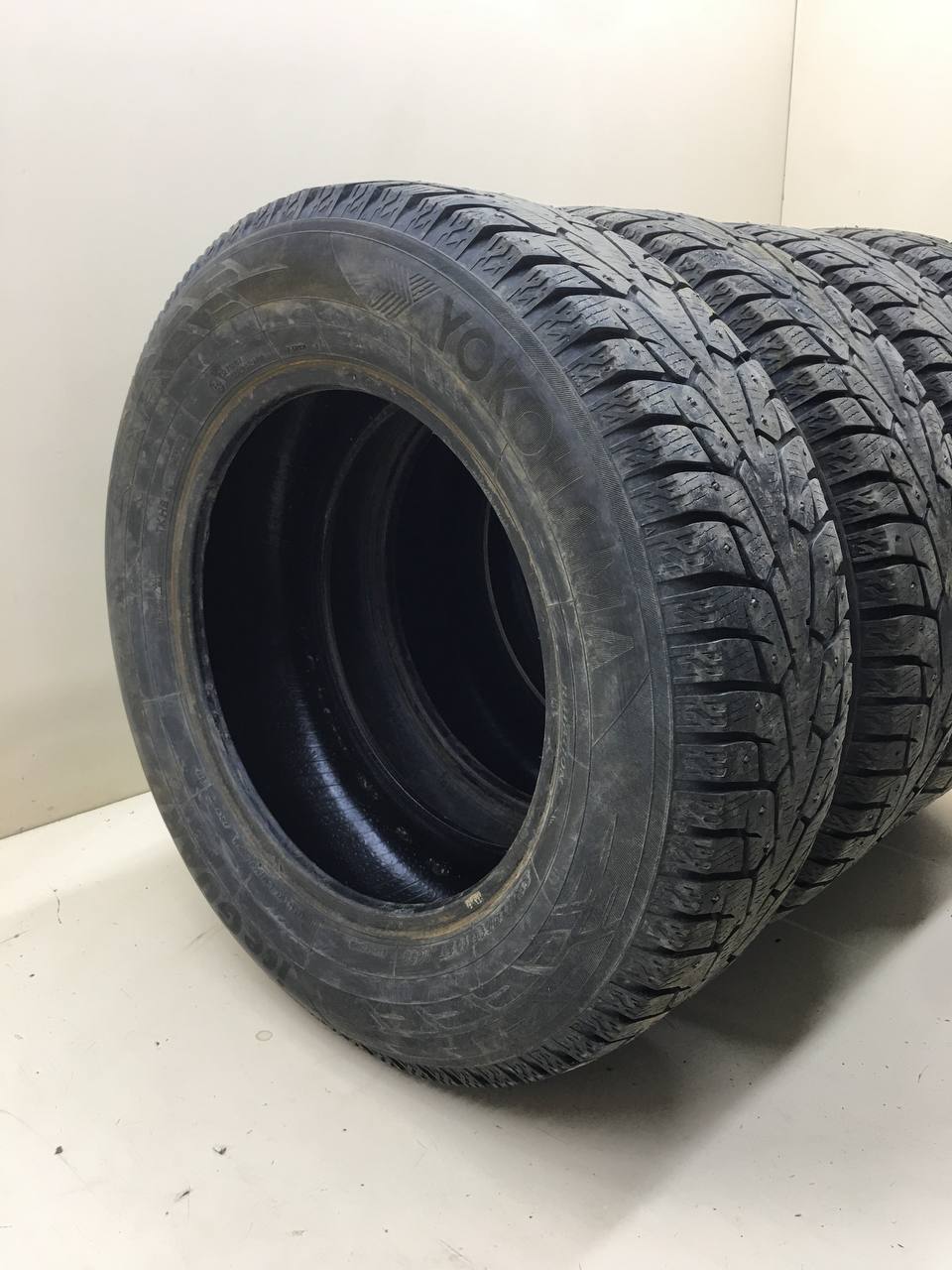 Шины к-кт R16 Зимние шипованные Yokohama Ice GUARD. 