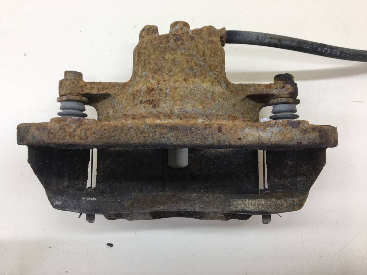 Суппорт передний правый Mitsubishi Lancer 9 (CS/Classic) 2000-2011 Суппорт передний правый Mitsubishi Lancer 9 (CS/Classic) 2000-2011