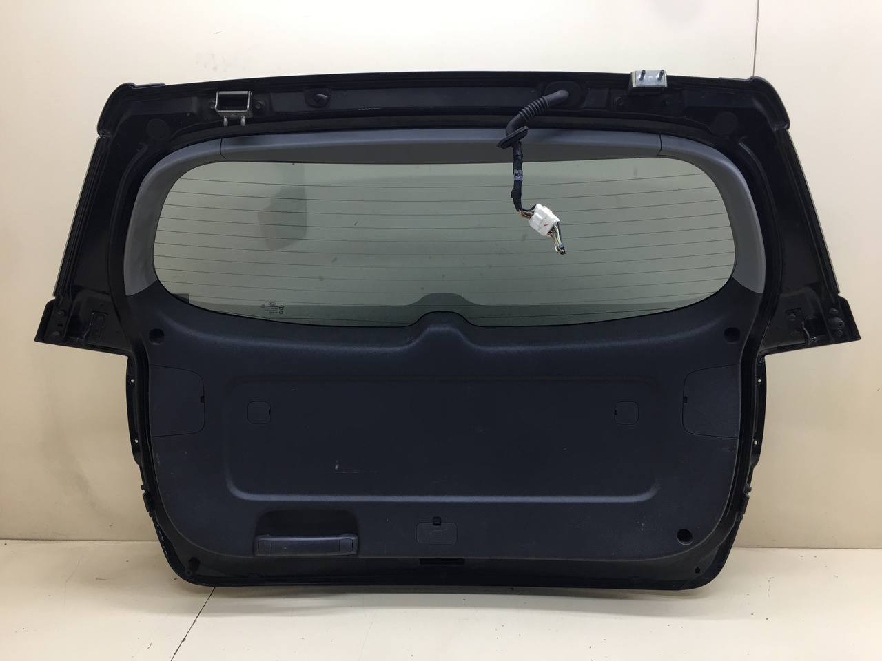 Дверь багажника со стеклом Kia Sorento (XM) 2009-2021