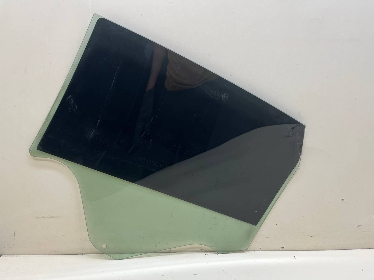 Стекло двери задней правой Lada  X-RAY Cross 2018 >