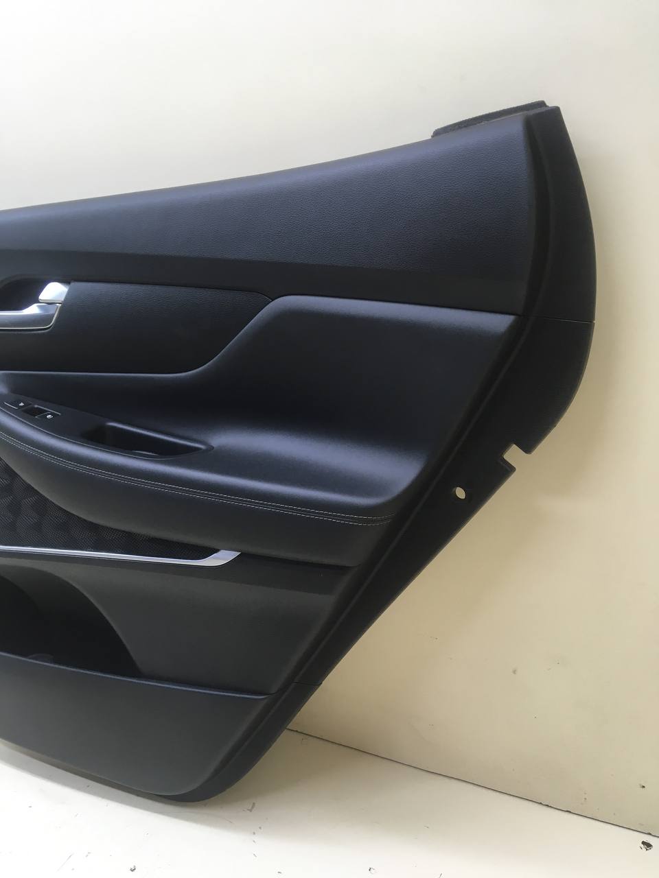 Обшивка двери задней правой Hyundai Santa Fe (TM) 2018-2022 Обшивка двери задней правой Hyundai Santa Fe (TM) 2018-2022