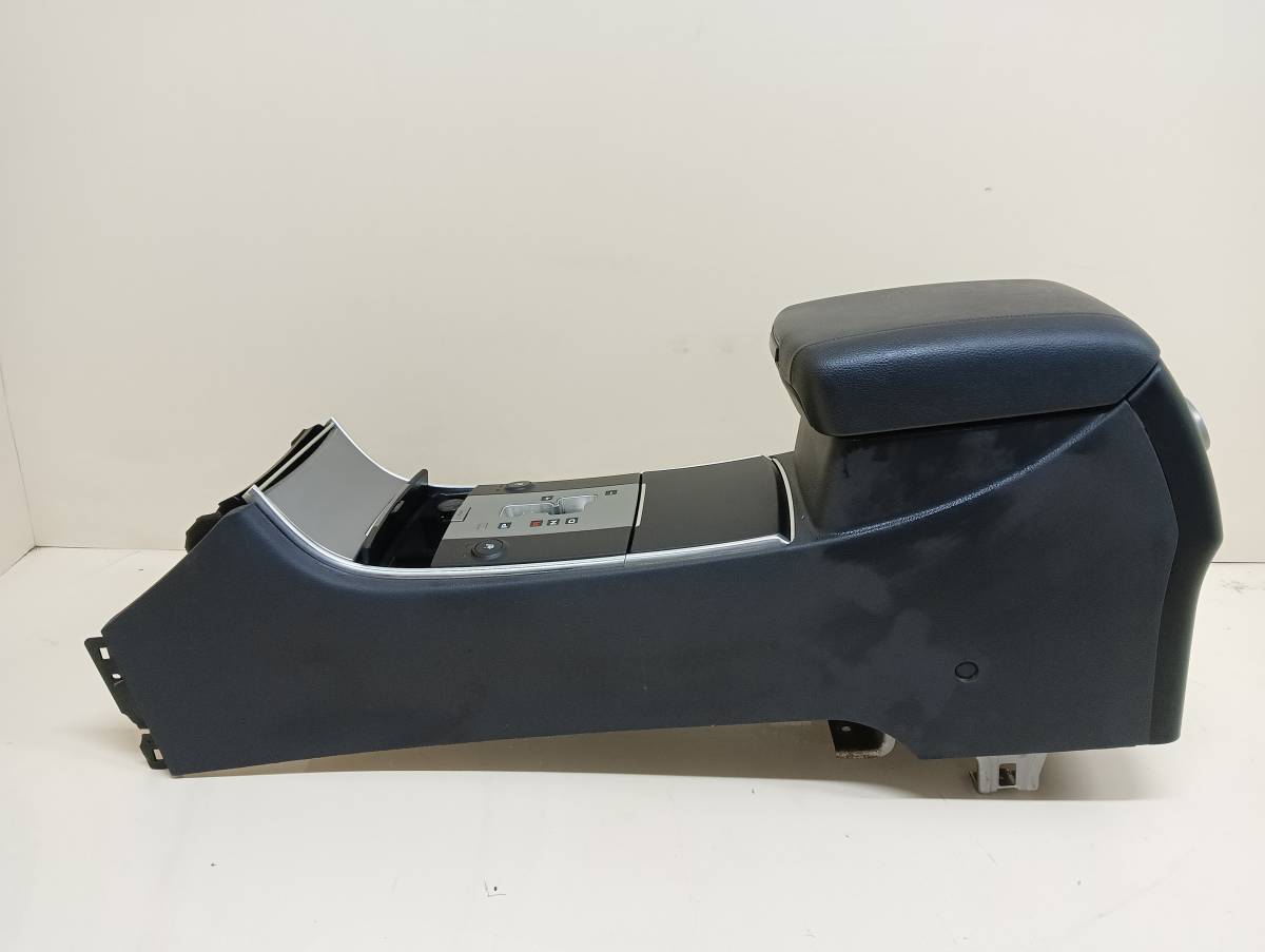 Консоль центральная Hyundai ix55 2007-2013 Консоль центральная Hyundai ix55 2007-2013
