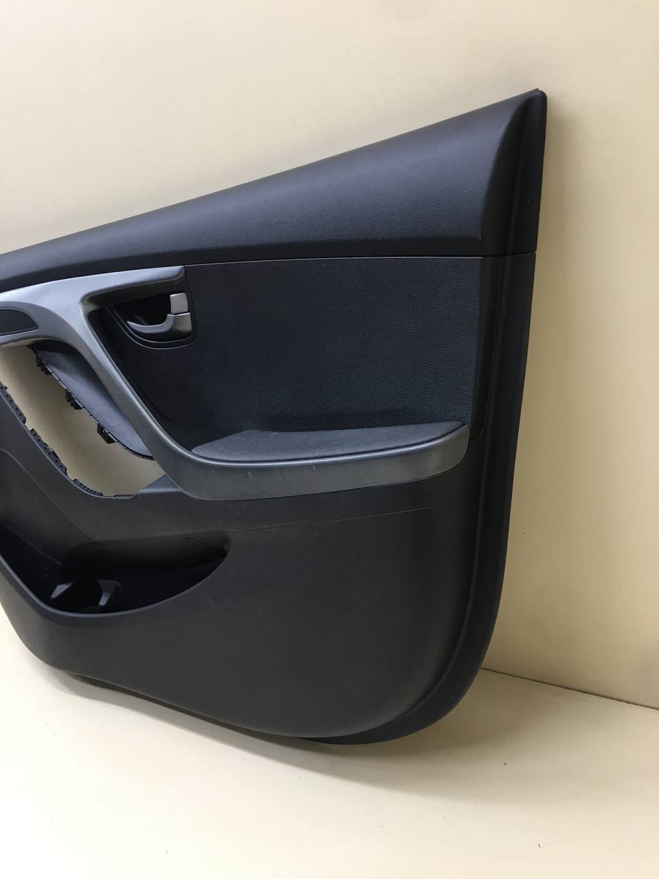 Обшивка двери передней правой Hyundai Elantra (MD) 2011-2016