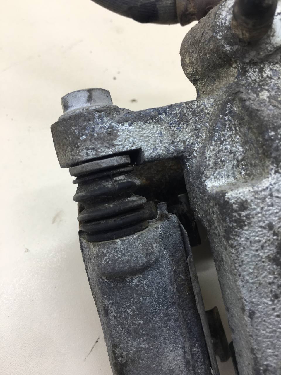 Суппорт передний правый ZAZ Chance 2009-2014