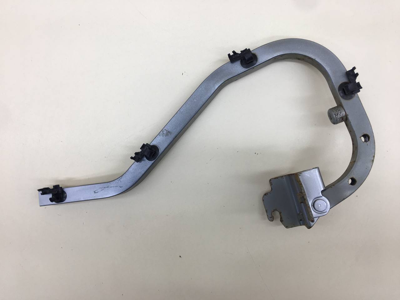 Петля крышки багажника Mitsubishi Lancer 9  (CS/Classic) 2000-2011