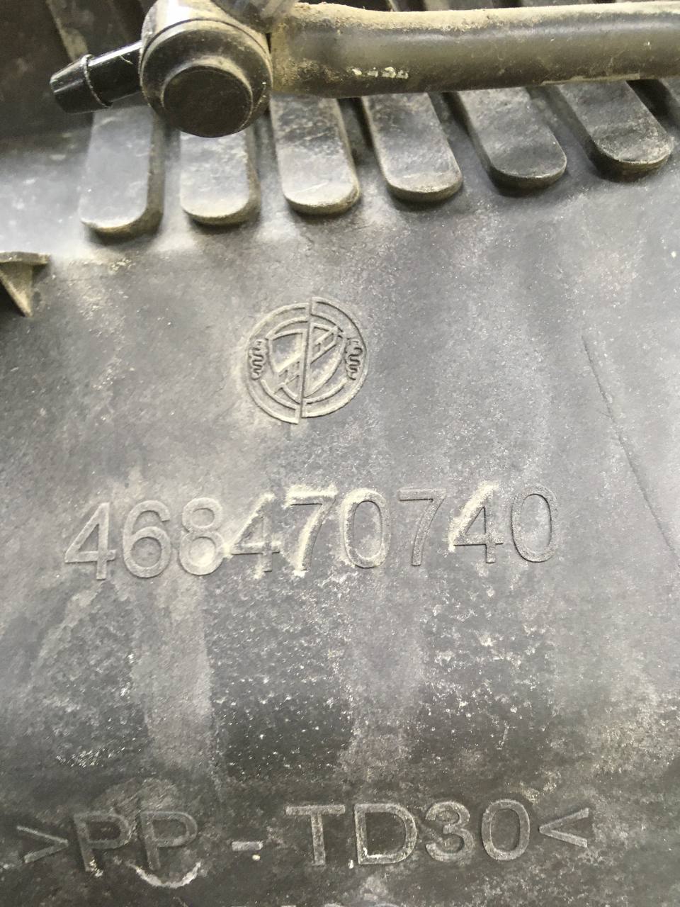 Решетка стеклооч. (планка под лобовое стекло, жабо) Fiat Albea 2002-2012