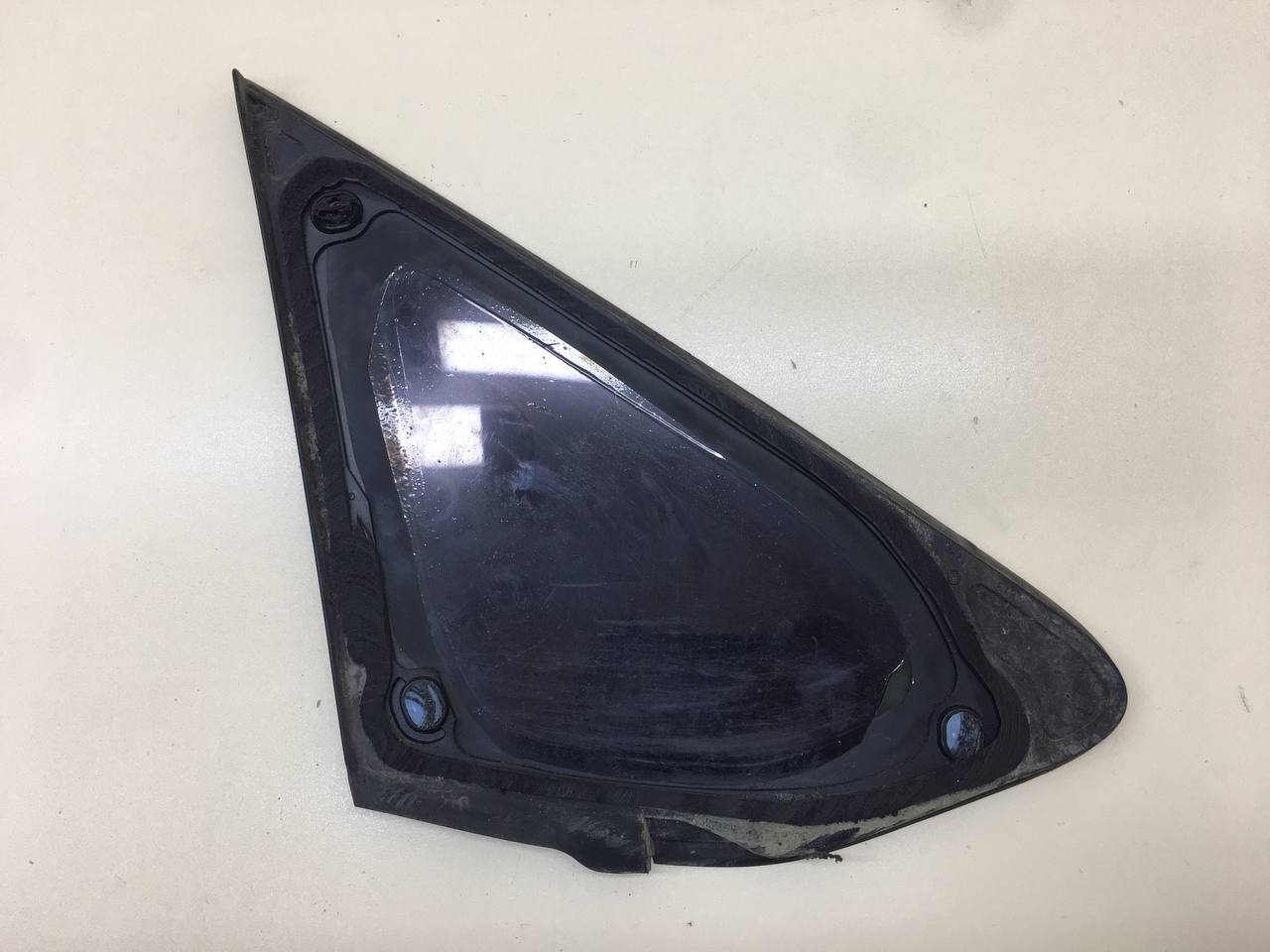 Стекло кузовное глухое левое Toyota Auris (E150) 2006-2012