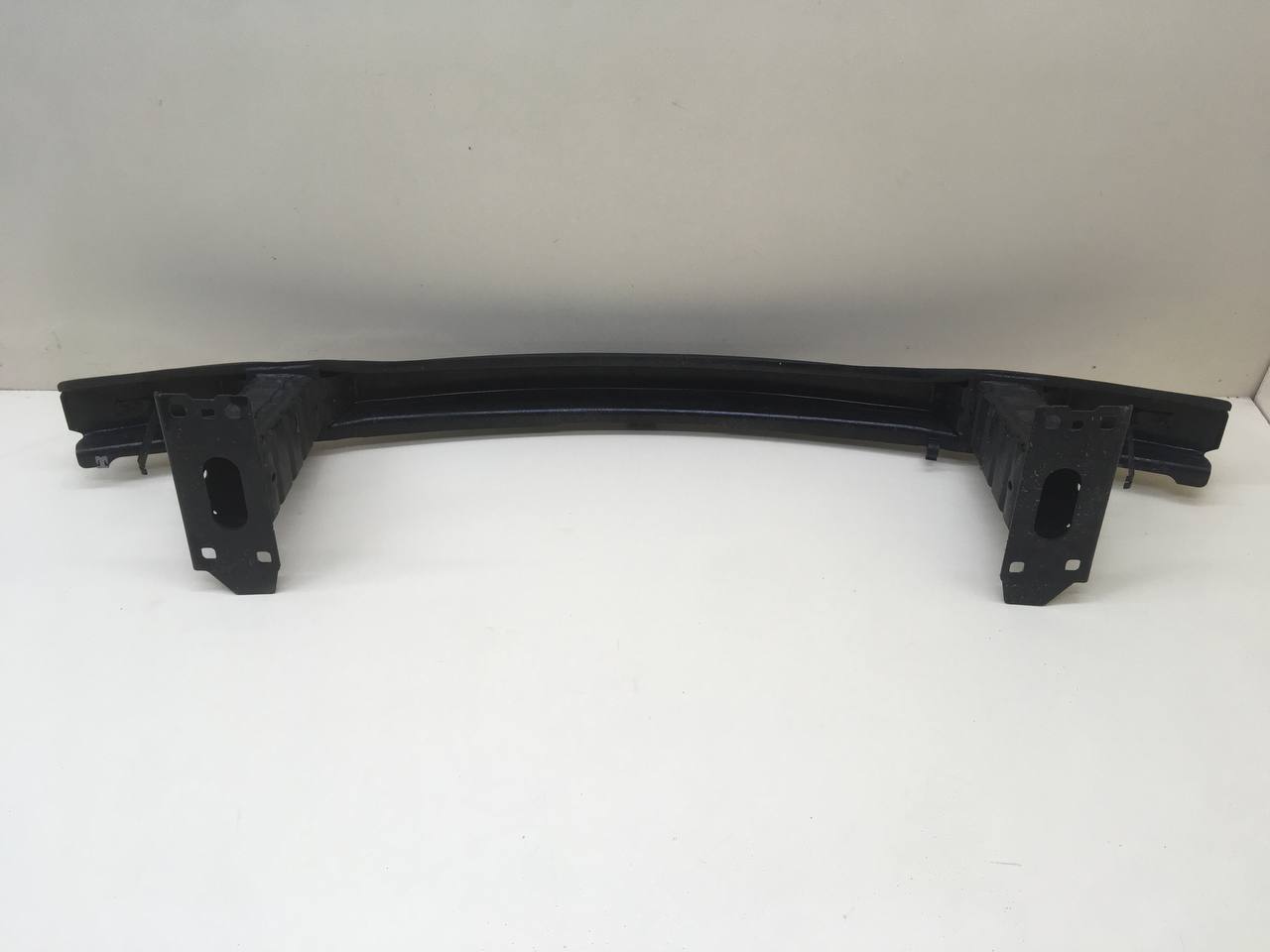Усилитель переднего бампера BMW 3-series E90/E91 2005-2011