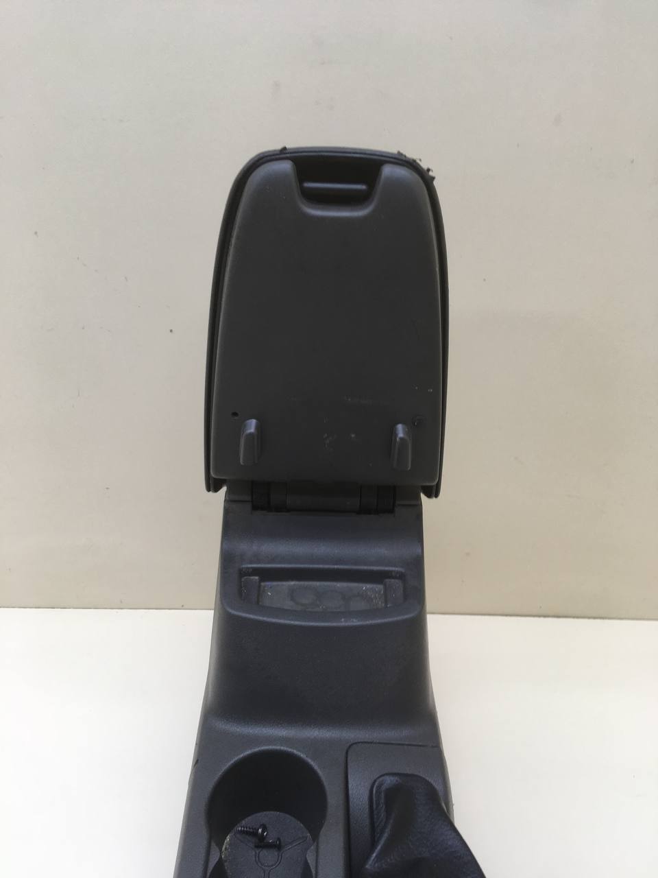 Консоль центральная Ford Focus 2 (DA) 2005-2008 Консоль центральная Ford Focus 2 (DA) 2005-2008