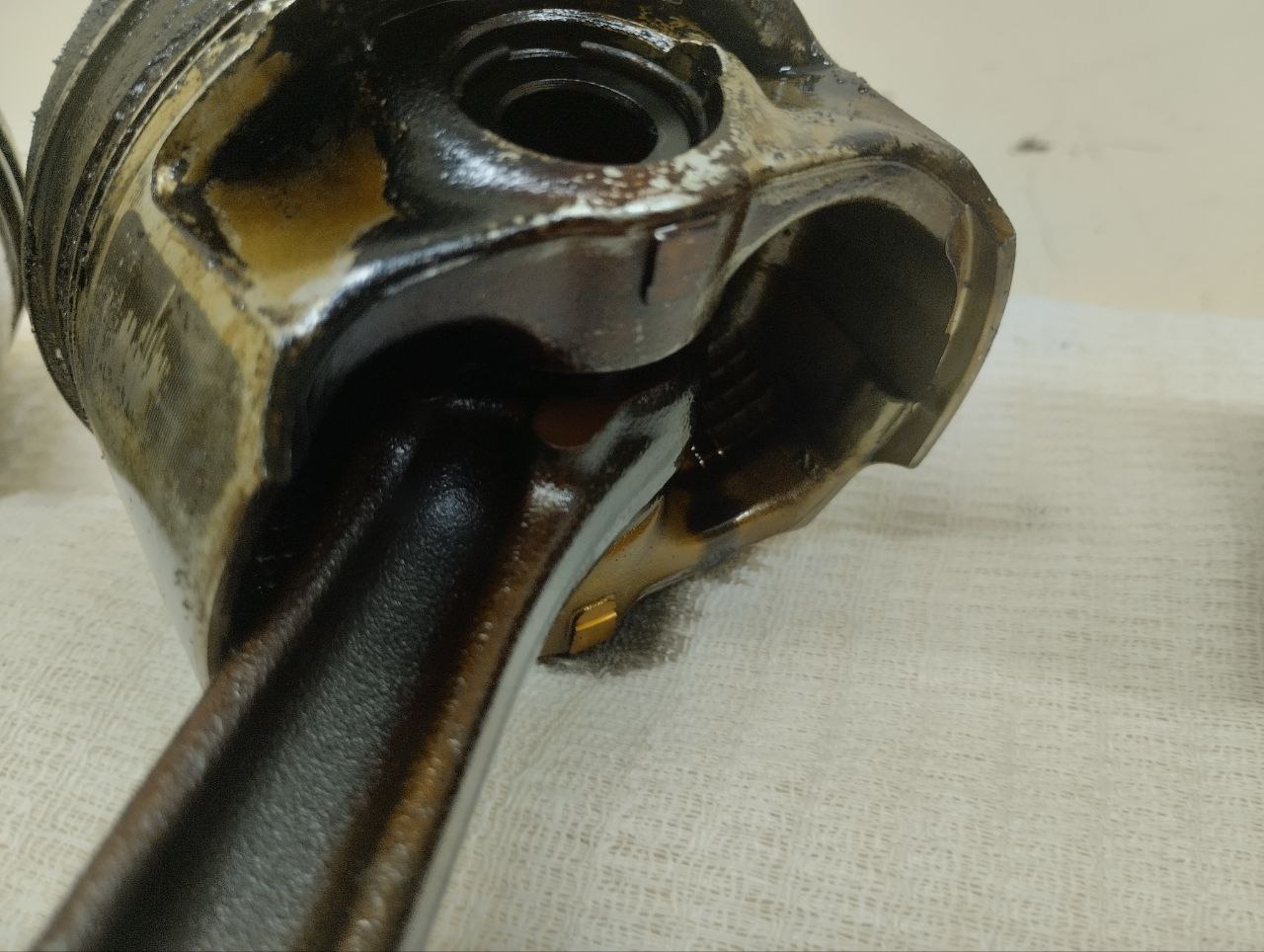 Поршень с шатуном Audi Q5 (8R) 2008-2017