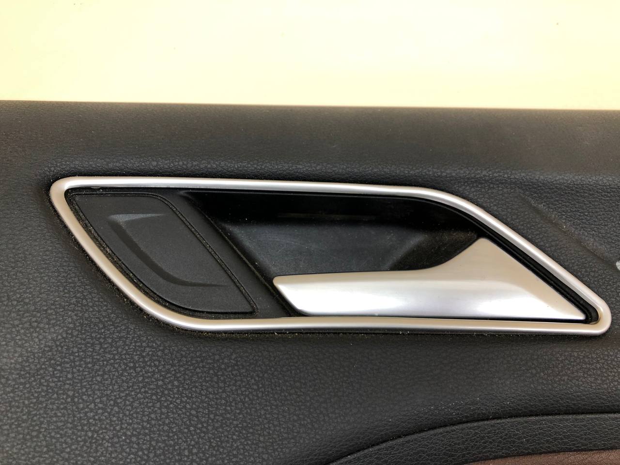 Обшивка двери задней левой Audi A3 (8V) 2013>