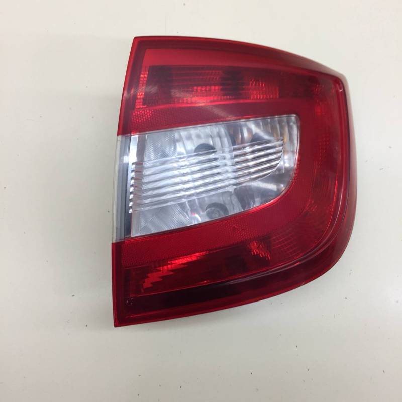 Фонарь задний правый Skoda Rapid 2012-2020