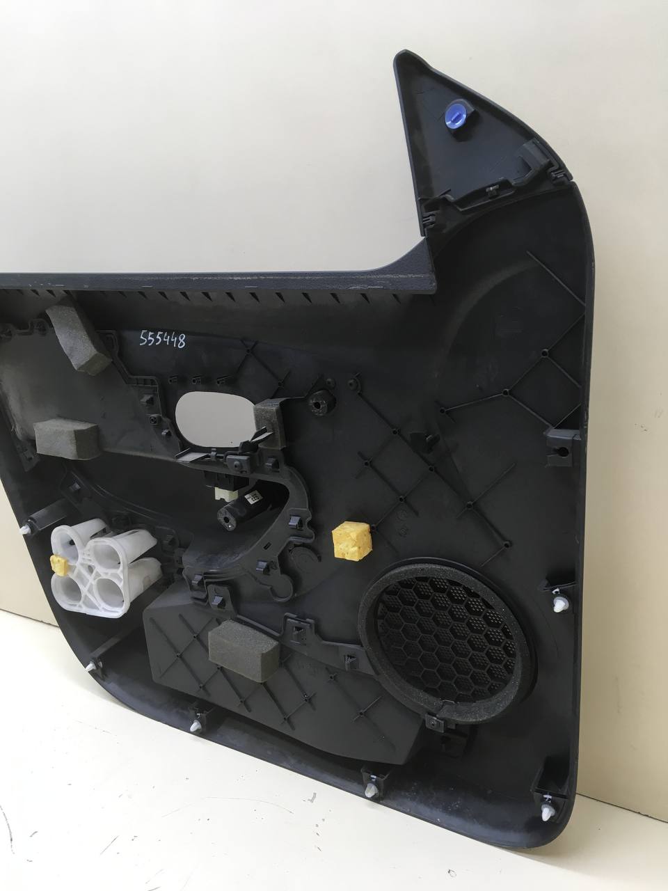 Обшивка двери передней правой Renault Sandero Stepway (5S) 2014-2022 Обшивка двери передней правой Renault Sandero Stepway (5S) 2014-2022