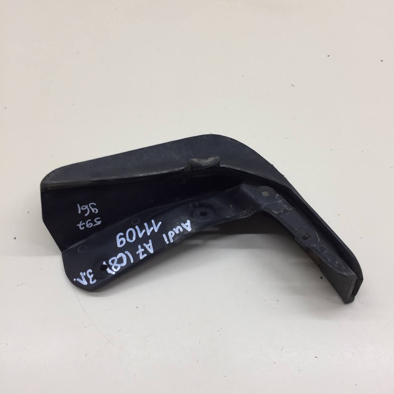 Брызговик задний левый Audi A7 (C8) 2017>